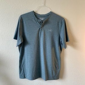 Arc’teryx Short Sleeve Henley Medium Sea Blue Shirt